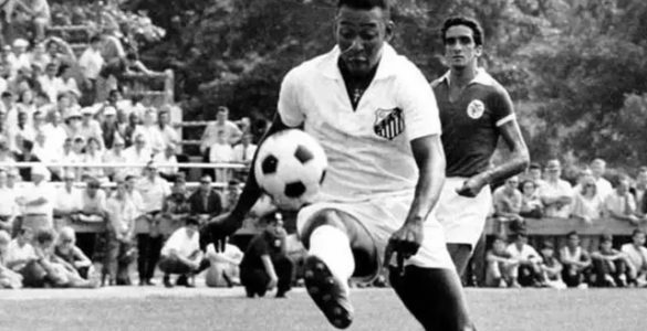 Pelé em ação pelo Santos