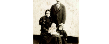 Vital Brazil, sua primeira esposa Maria da Conceição e as duas primeiras filhas, no colo Alvarina.